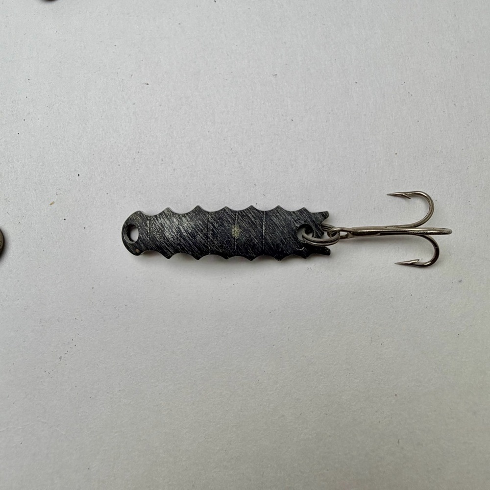 Vintage Fishing Lure Lot (16) Spoons Spinners Metal Tackle Box Find - Picture 4 of 10